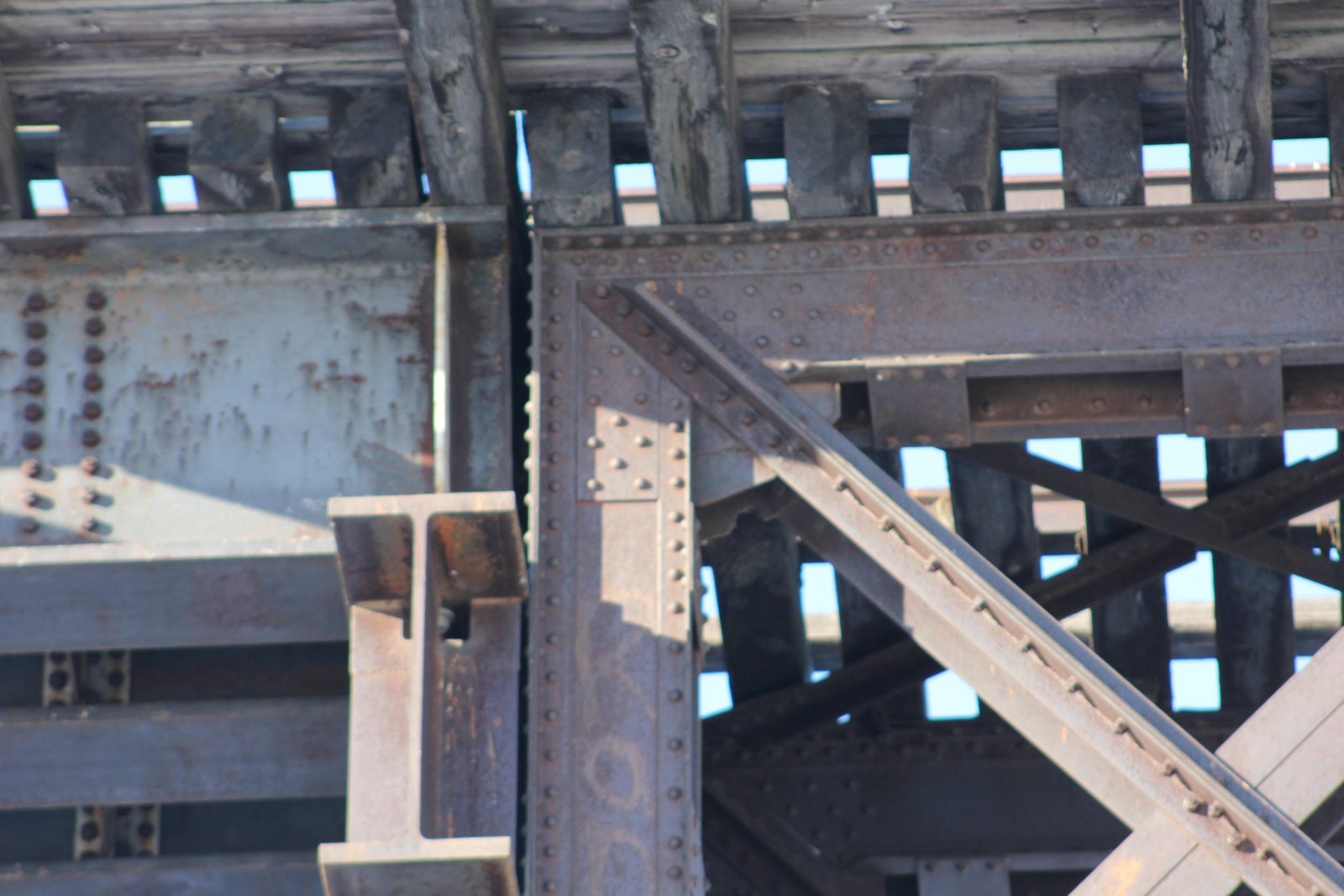 Upper angle connection